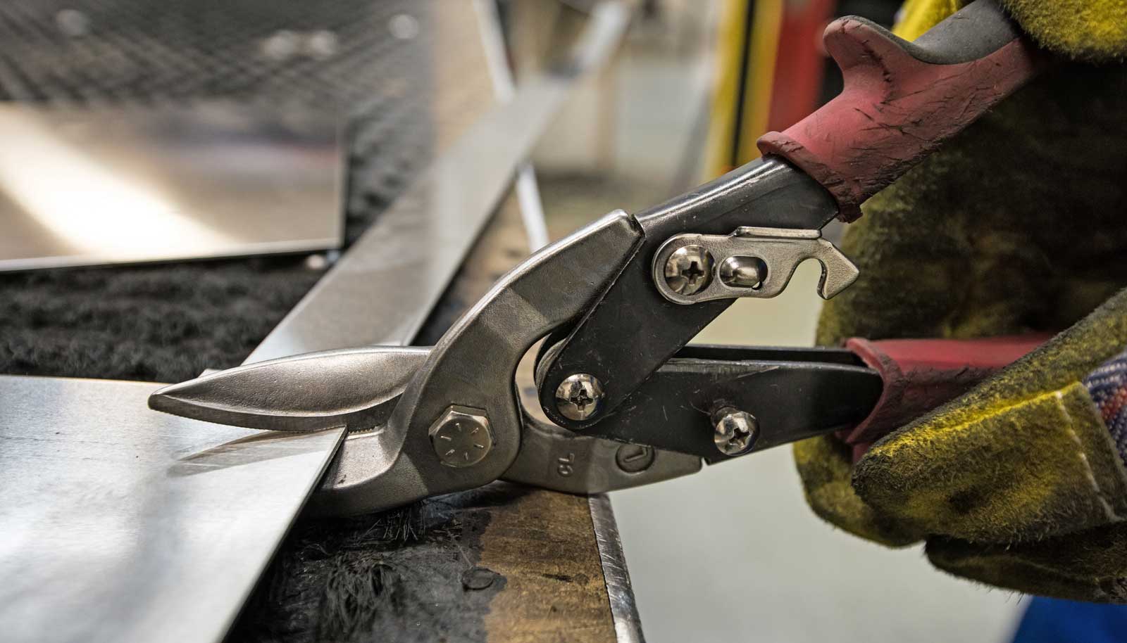 Cutting of metal sheets in the shop